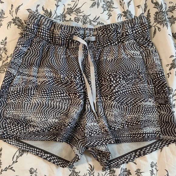 Lululemon on the Fly short - Picture 4 of 6